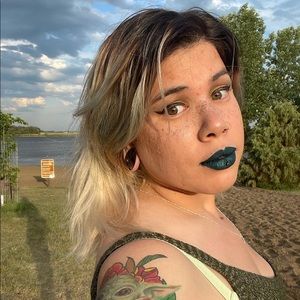 Meet your Posher, Maegan